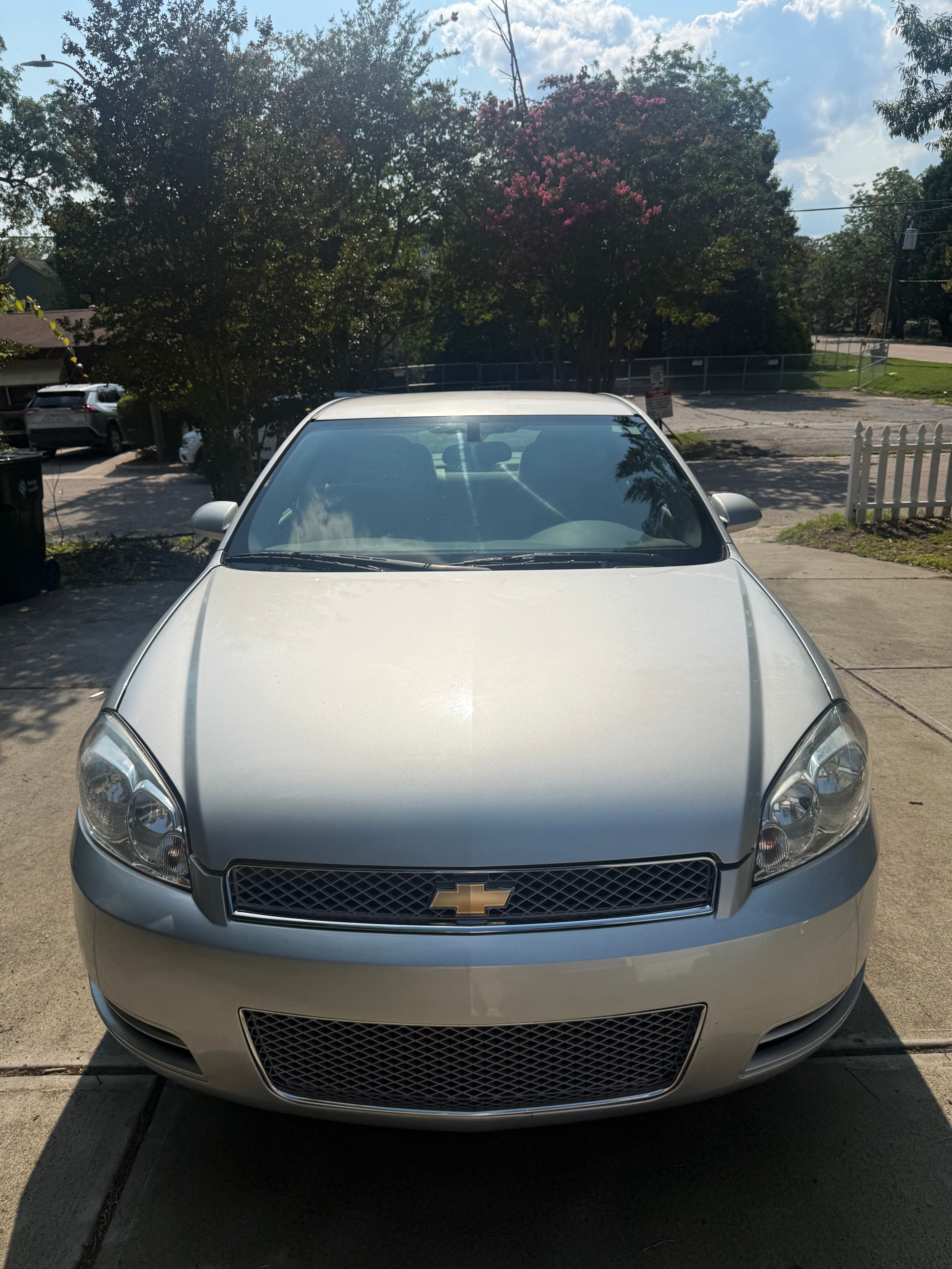 Used 2016 Chevrolet Impala LT FWD image 2