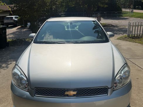 Used 2016 Chevrolet Impala LT FWD image 2