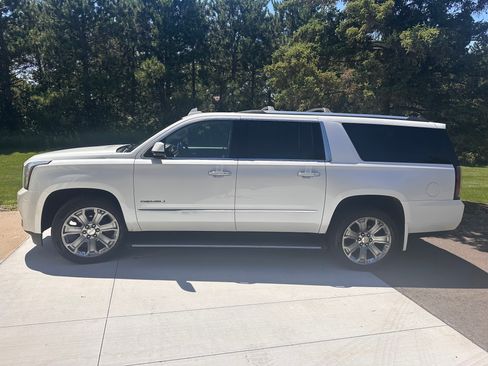 Used 2016 GMC Yukon XL Denali w/ Open Road Package AWD/4WD image 2