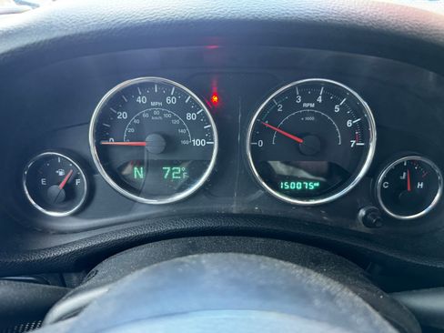 Used 2015 Jeep Wrangler Unlimited Rubicon w/ Connectivity Group AWD/4WD image 13