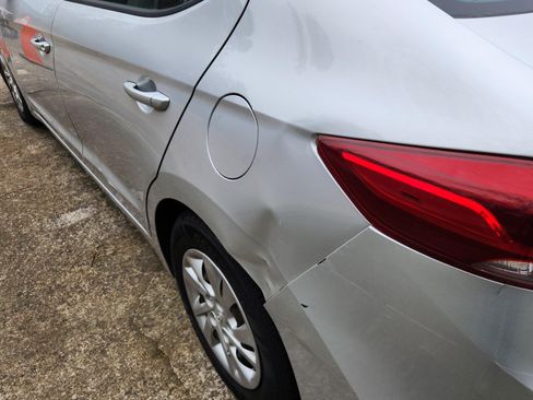 Used 2017 Hyundai Elantra SE image 5