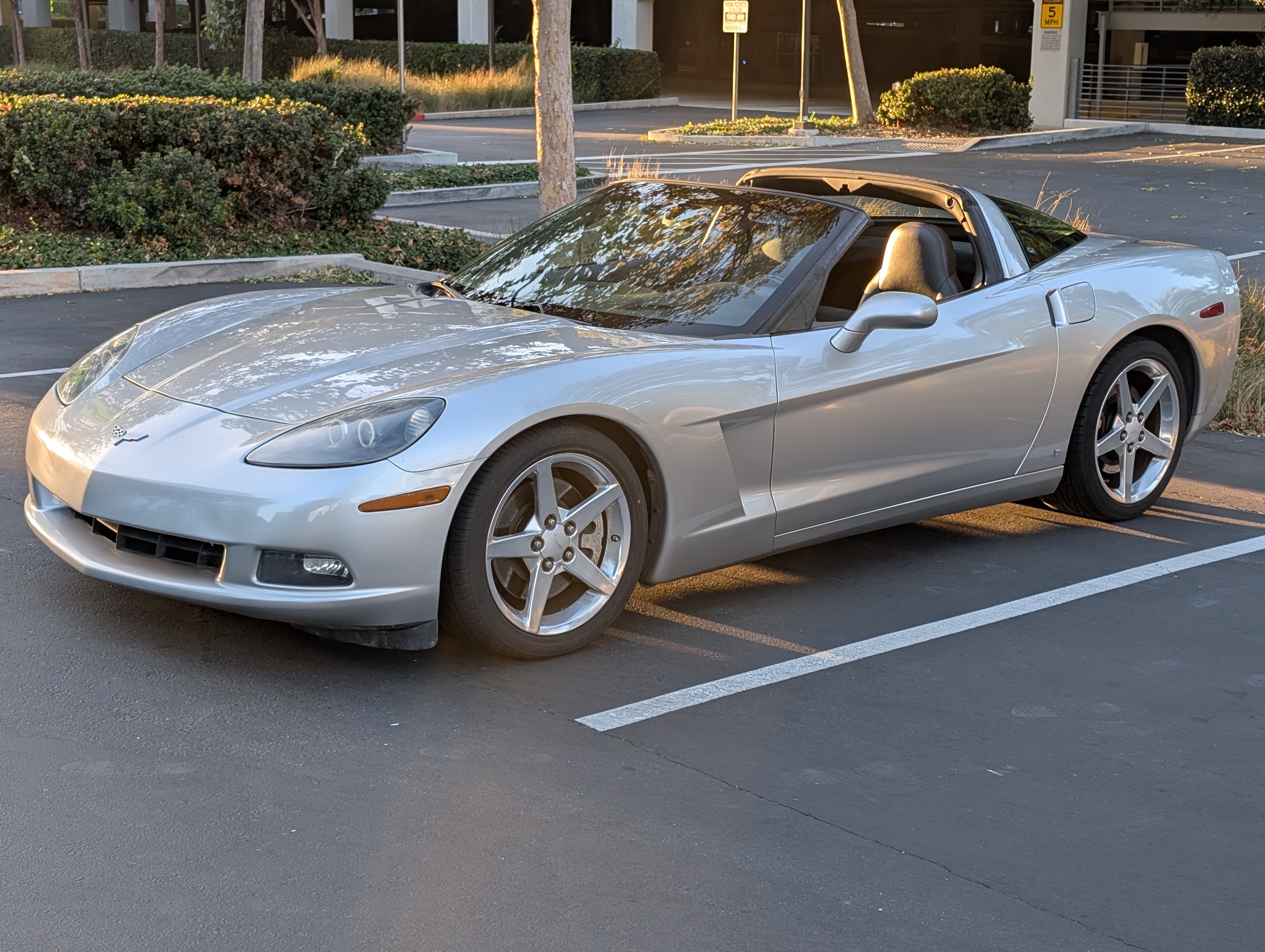 Used 2006 Chevrolet Corvette Coupe w/ Preferred Equipment Group RWD image 11