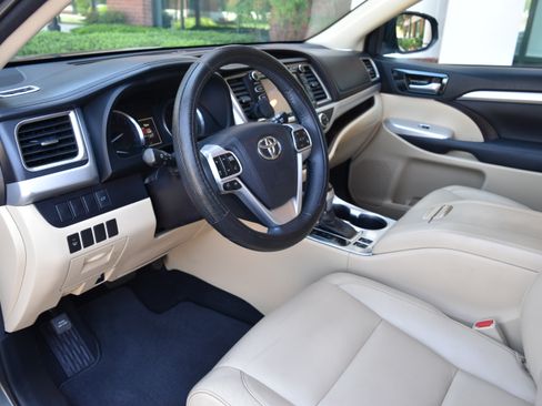 Used 2016 Toyota Highlander XLE w/ Protection Package #3 AWD/4WD image 10