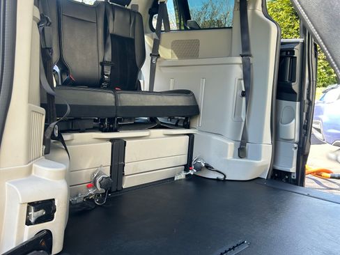 Used 2017 Dodge Grand Caravan SXT image 12