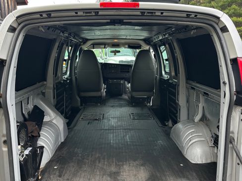 Used 2010 GMC Savana 1500 AWD image 11