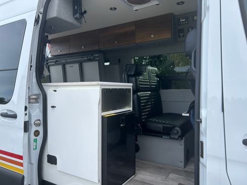 Used 2020 Mercedes-Benz Sprinter 2500 image 15