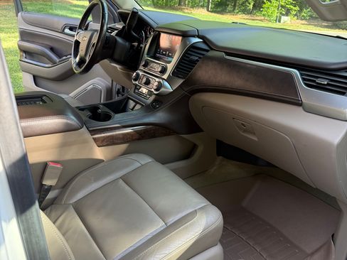 Used 2016 Chevrolet Suburban LT image 10