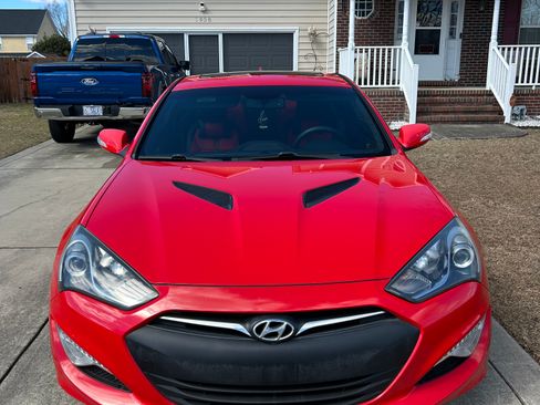 Used 2015 Hyundai Genesis 3.8 image 1