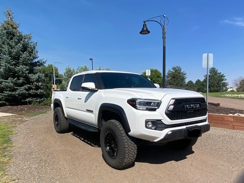 Used 2021 Toyota Tacoma TRD Off-Road w/ TRD Premium Off Road Package image 2