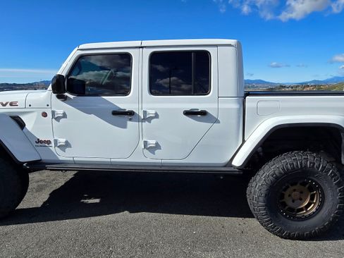 Used 2021 Jeep Gladiator Mojave image 2