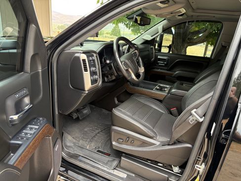 Used 2017 GMC Sierra 2500 Denali w/ Duramax Plus Package AWD/4WD image 12