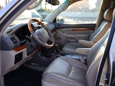 Used 2004 Lexus GX 470 image 17