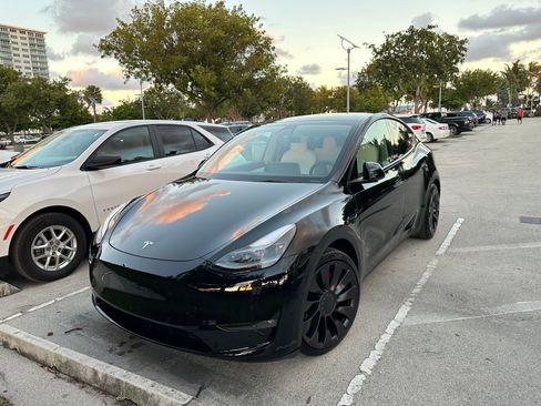 Used 2022 Tesla Model Y Performance image 1