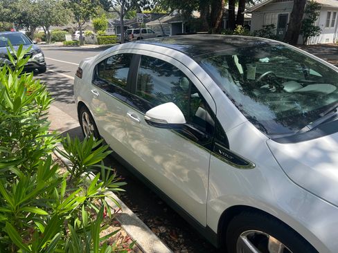 Used 2012 Chevrolet Volt Premium w/ Premium Trim Package FWD image 6