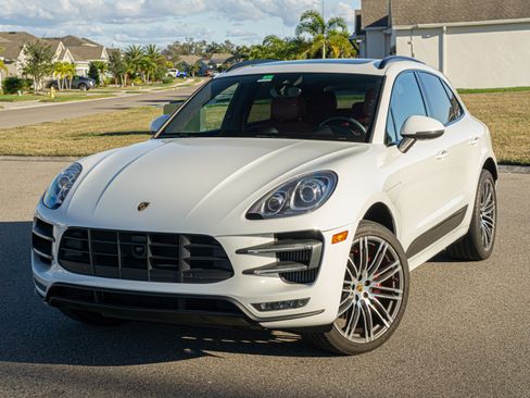 Used 2015 Porsche Macan Turbo image 9