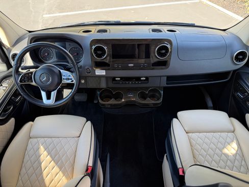 Used 2022 Mercedes-Benz Sprinter 2500 image 9