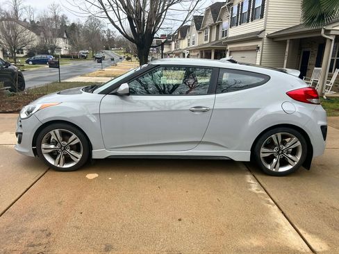Used 2015 Hyundai Veloster Turbo R-Spec image 1
