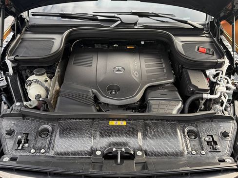 Used 2025 Mercedes-Benz GLS 450 4MATIC image 16