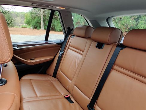 Used 2010 BMW X5 xDrive30i image 9