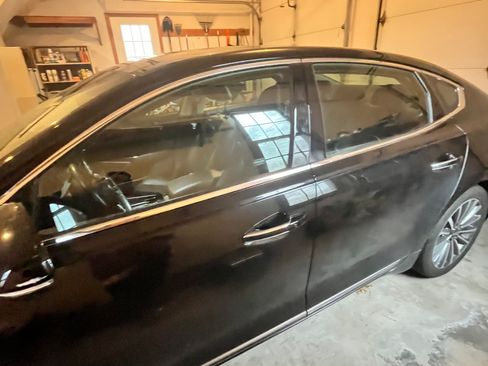 Used 2017 Kia Cadenza Technology image 14