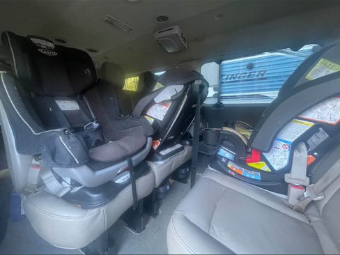 Used 2015 Nissan NV 3500 SL w/ Technology Package image 12