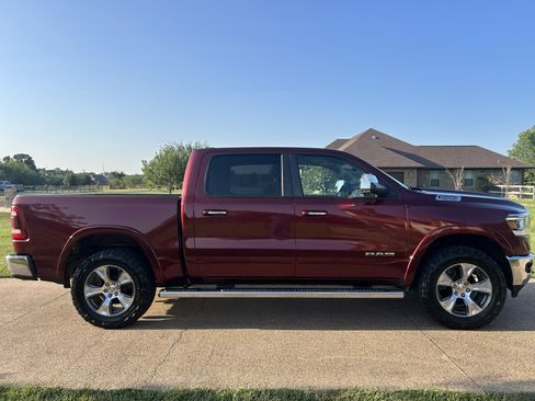 Used 2019 RAM 1500 Laramie AWD/4WD image 1