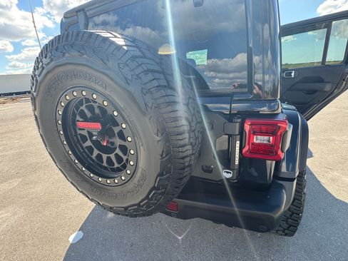 Used 2021 Jeep Wrangler Unlimited Rubicon w/ Trailer Tow Package image 18