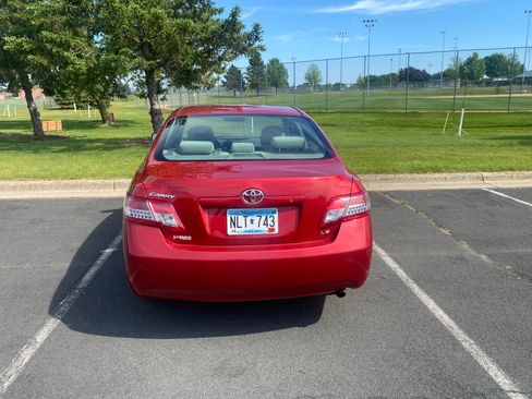 Used 2011 Toyota Camry LE FWD image 4