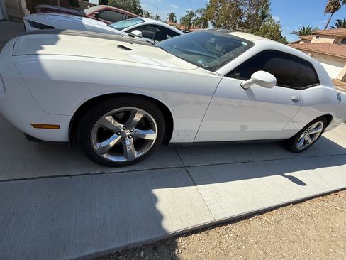Used 2012 Dodge Challenger R/T RWD image 4