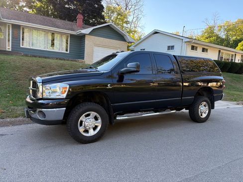 Used 2007 Dodge Ram 2500 Truck SLT w/ Trailer Tow Group AWD/4WD image 2