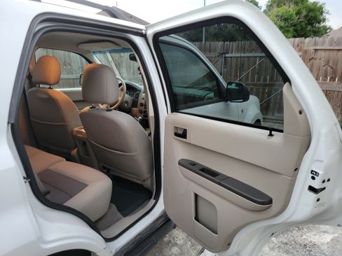 Used 2008 Ford Escape 2WD Hybrid image 9