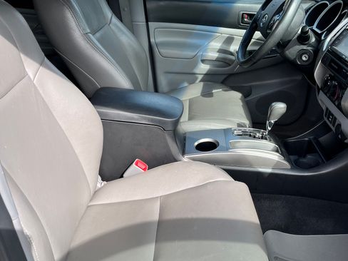 Used 2015 Toyota Tacoma PreRunner w/ TRD Sport Package RWD image 9