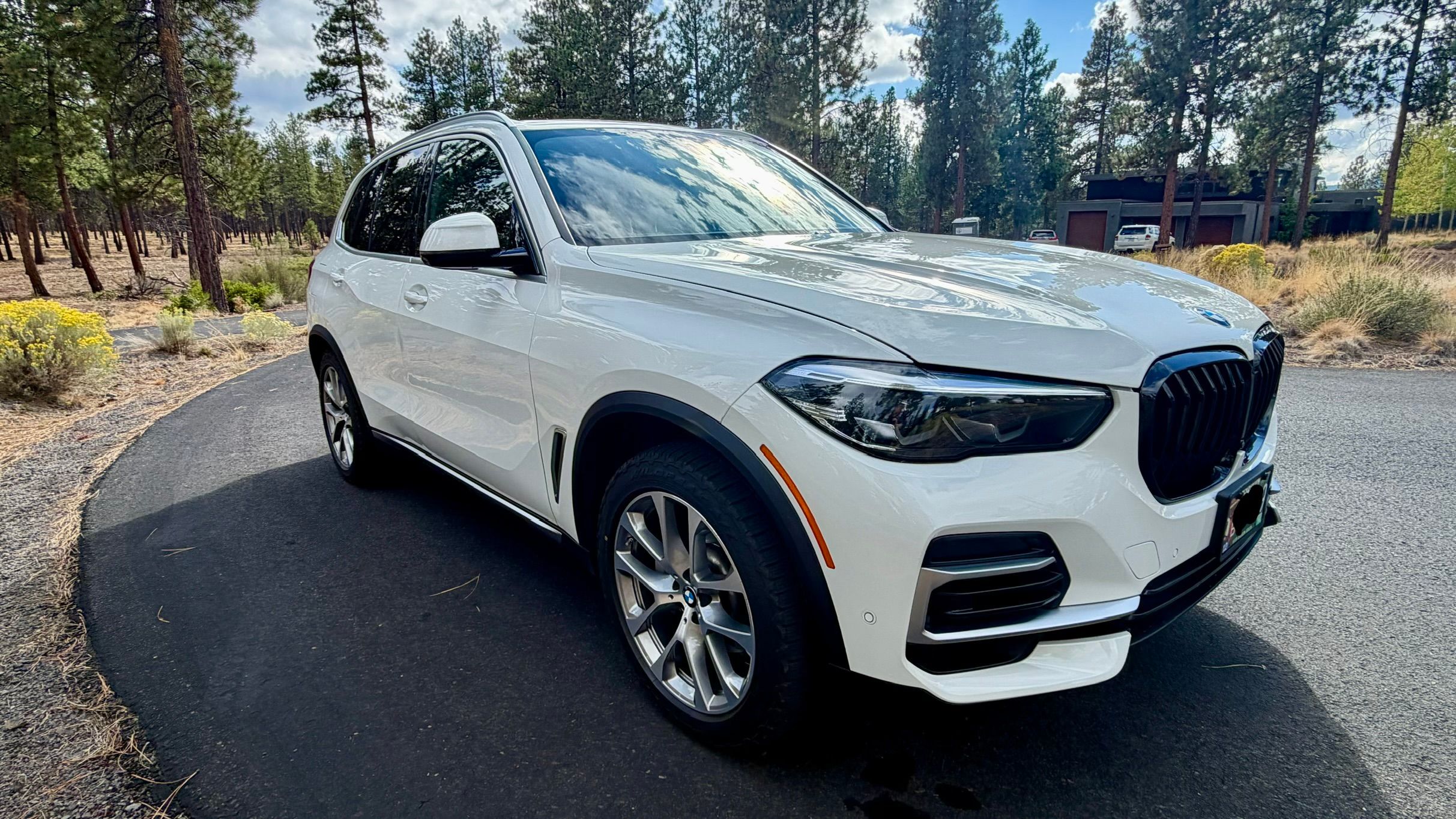 Used 2022 BMW X5 xDrive40i w/ Premium Package AWD/4WD image 4