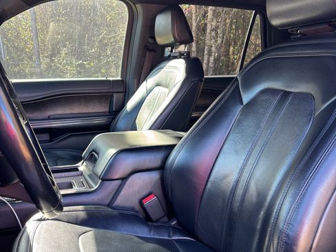 Used 2021 Ford Expedition Max Limited image 4