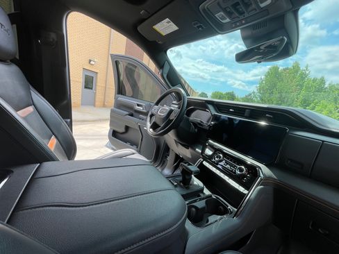 Used 2024 GMC Sierra 1500 AT4 w/ Technology Package AWD/4WD image 13
