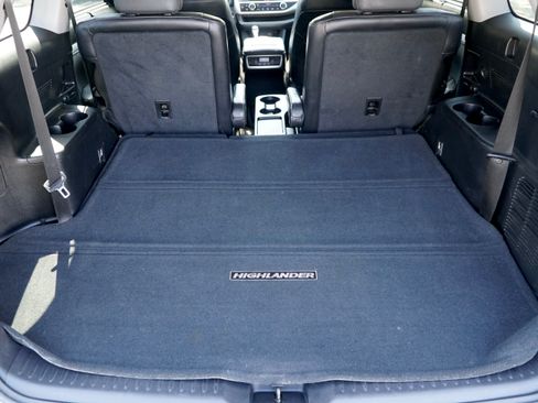 Used 2015 Toyota Highlander XLE FWD image 26