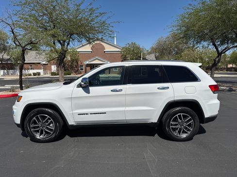 Used 2019 Jeep Grand Cherokee Limited w/ Trailer Tow Group IV AWD/4WD image 2