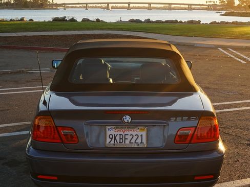 Used 2004 BMW 325Ci Convertible image 2