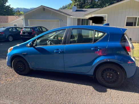 Used 2015 Toyota Prius C Two FWD image 4