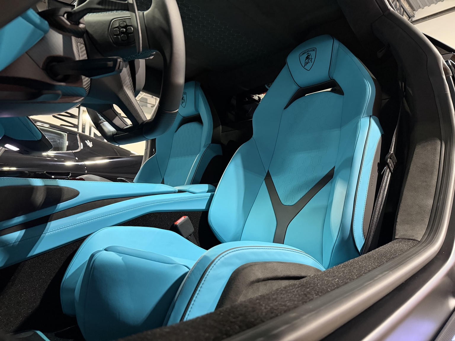Used 2025 Lamborghini Revuelto AWD/4WD image 4