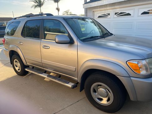 Used 2005 Toyota Sequoia SR5 w/ Convenience Pkg image 13