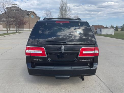 Used 2014 Lincoln Navigator 4WD image 9