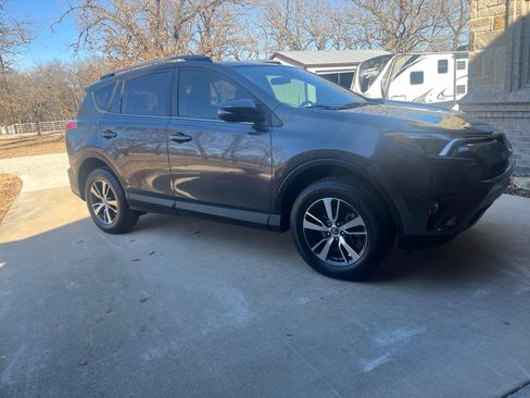 Used 2018 Toyota RAV4 XLE w/ Plus Extra Value Package image 5