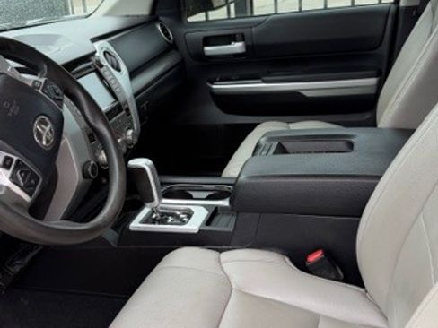 Used 2015 Toyota Tundra SR5 w/ SR5 Upgrade Package image 8