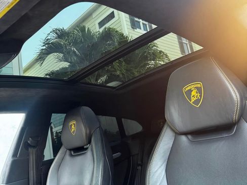 Used 2019 Lamborghini Urus AWD/4WD image 22