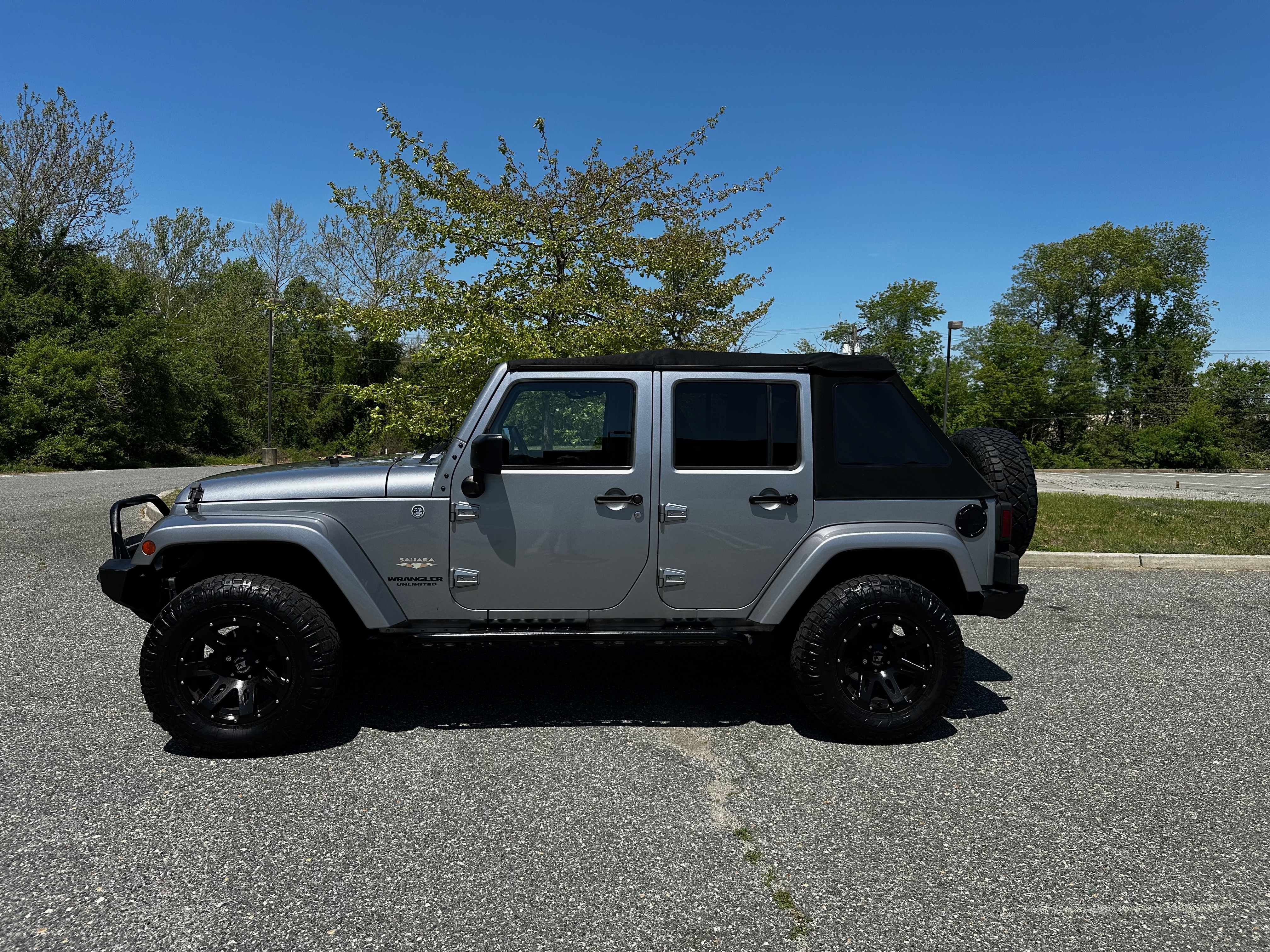 Used 2015 Jeep Wrangler Unlimited Sahara w/ Dual Top Group AWD/4WD image 1