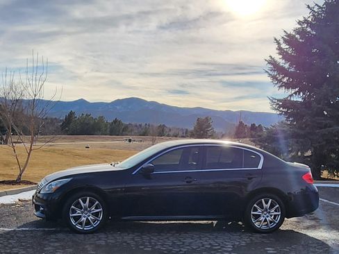 Used 2010 INFINITI G37 x Sedan w/ Premium Pkg image 2