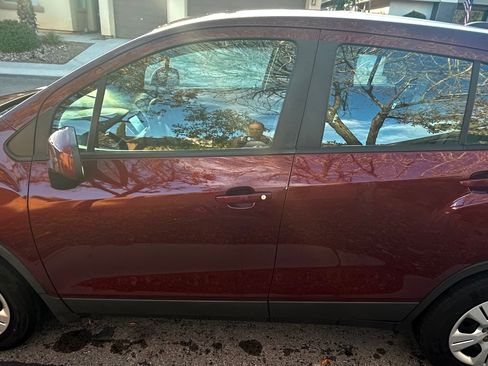 Used 2017 Chevrolet Trax LS image 2