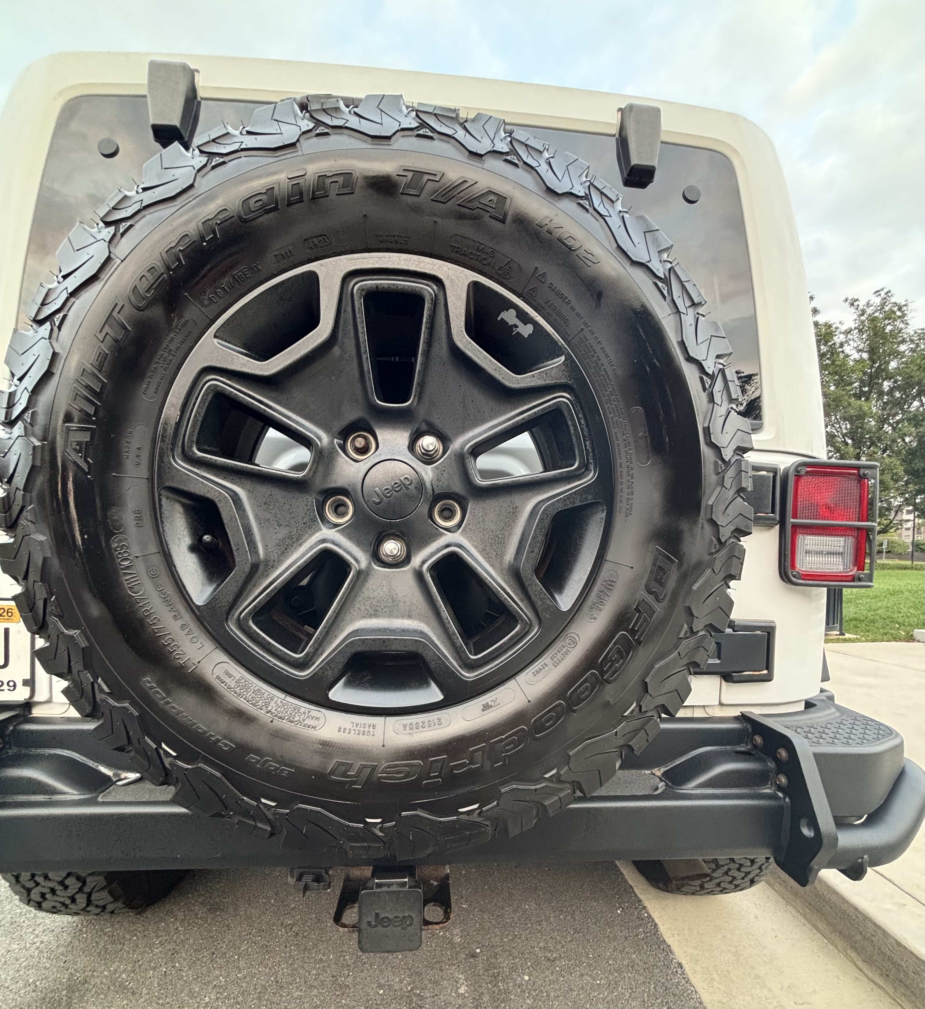 Used 2013 Jeep Wrangler Unlimited Sahara AWD/4WD image 9