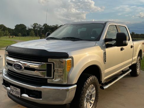 Used 2017 Ford F250 XL w/ STX Appearance Package image 4